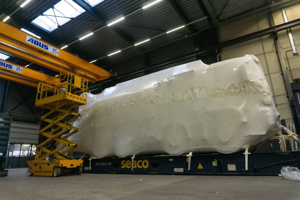 In folie verpakte lading in de warehouse van Nugteren Transport